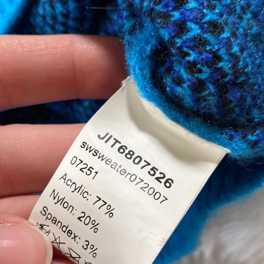 Shein • Soft and Oversized Blue Flame Sweater - Picture 5 of 7